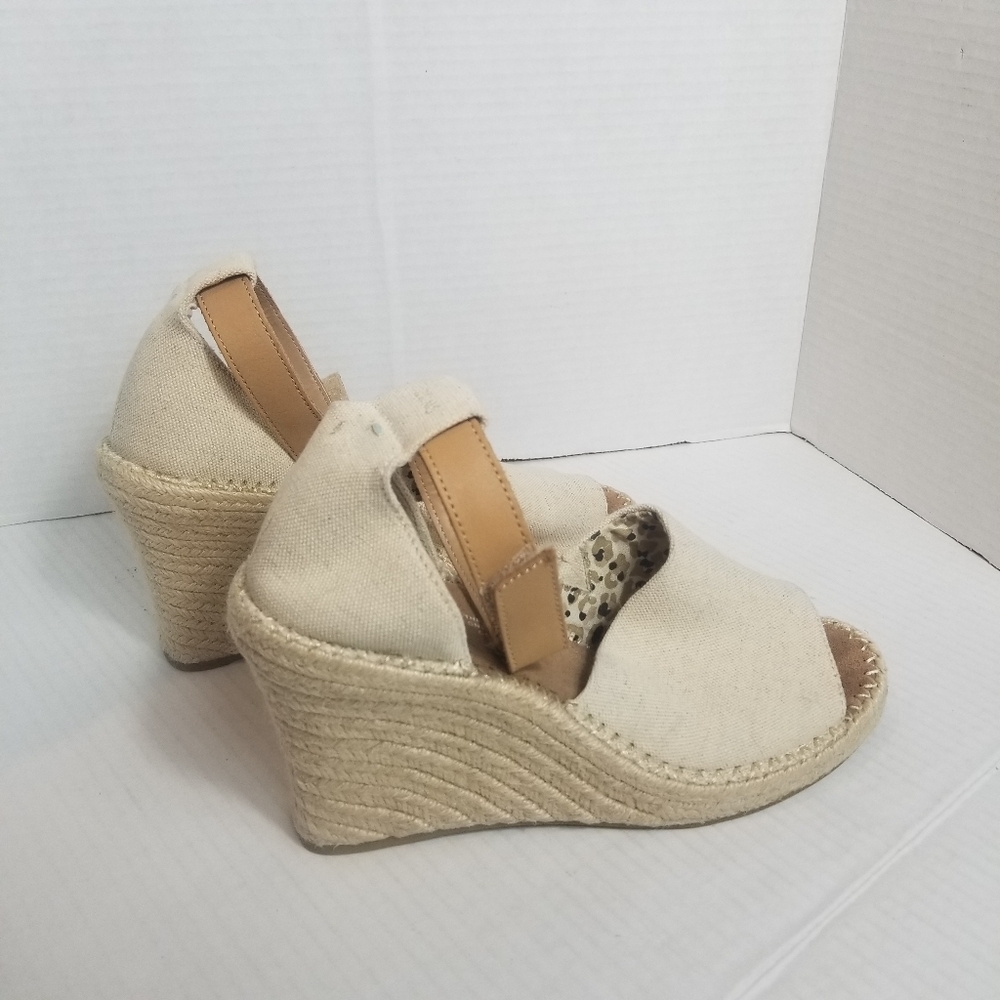 TOMS WOMEN'S BEIGE TAN ESPADRILLE WEDGE SANDALS SIZE 9